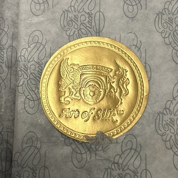 NWT Peanuts Charlie Brown Snoopy Friends “The Sky is The Limit” Silk Tie… - Picture 8 of 9